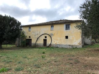 Rustico in Vendita a Bellante, 158'000€, 431 m²