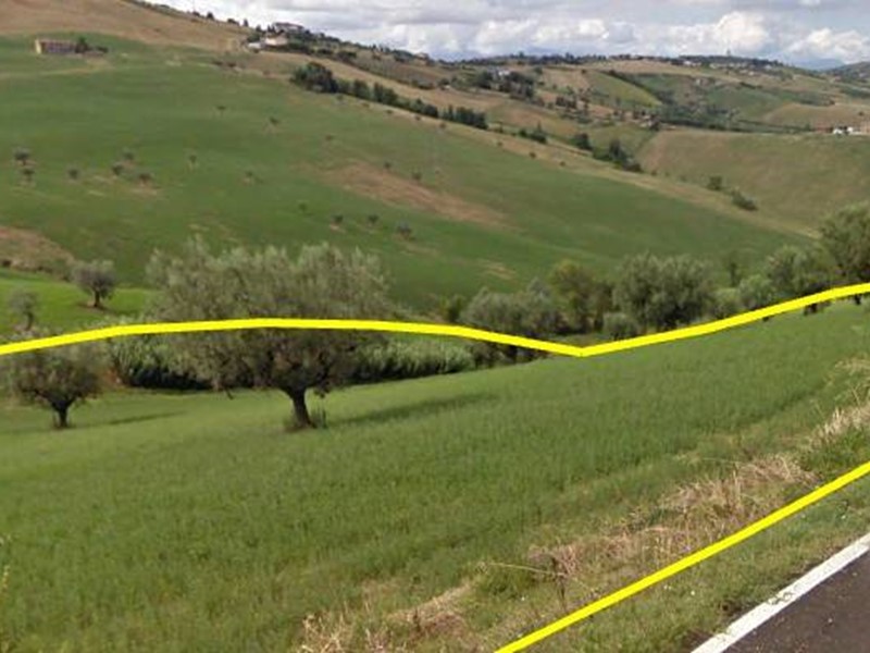 Terreno agricolo in Vendita a Bellante, 32'000€, 15610 m²
