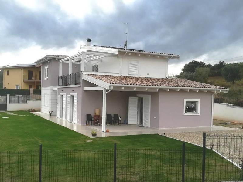 Villa in Vendita a Tortoreto, 320'000€, 132 m²