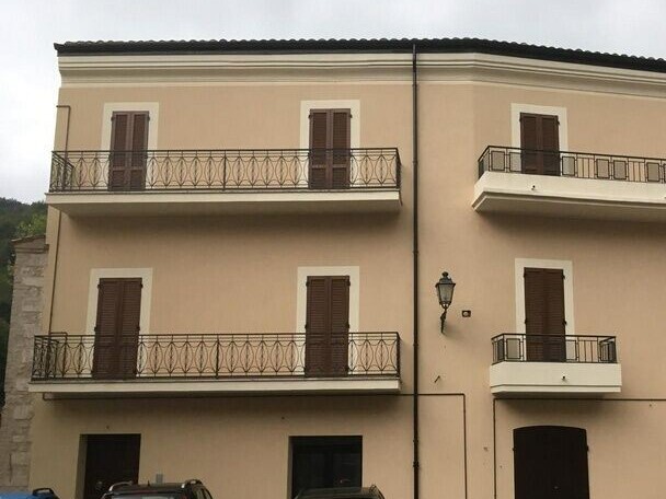 Appartamento in Vendita a Isola del Gran Sasso d'Italia, 300'000€, 334 m²