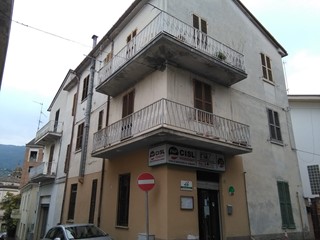Appartamento in Vendita a Montorio al Vomano, 95'000€, 200 m²
