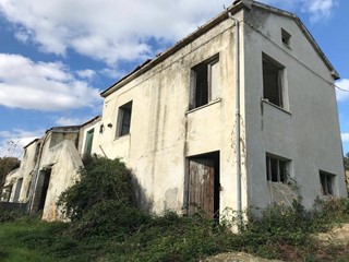 Rustico in Vendita a Civitella del Tronto, 60'000€, 274 m²