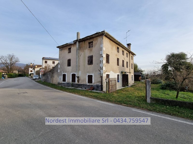 Casa Indipendente in Vendita a Orsago, 48'000€, 270 m²