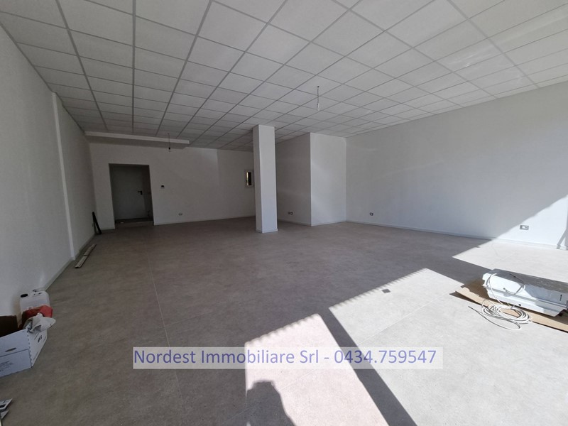 Negozio in Affitto a Codognè, 650€, 70 m²