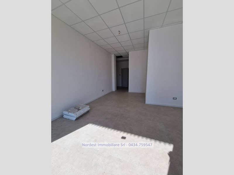 Negozio in Affitto a Codognè, 450€, 30 m²