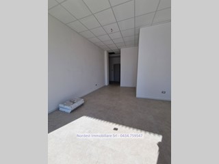Negozio in Affitto a Codognè, 450€, 30 m²