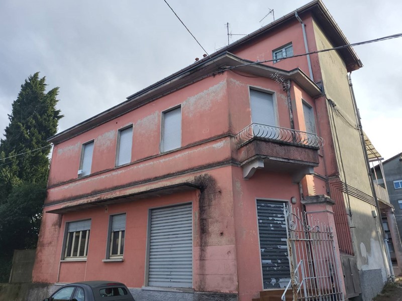 Immobile commerciale in Vendita a Albizzate, 29'000€, 90 m²