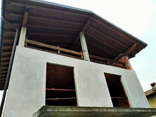 Appartamento in Vendita a Besozzo, 90'000€, 180 m²