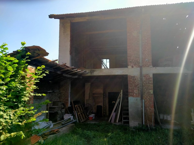 Rustico in Vendita a Sumirago, 15'000€, 85 m²