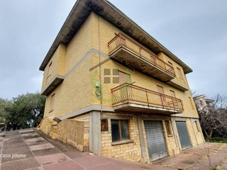 Casa Indipendente in Vendita a Castignano, 168'000€, 620 m²