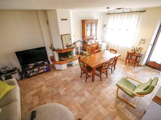 Casa Semi Indipendente in Vendita a Volpiano, 220'000€, 170 m², con Box