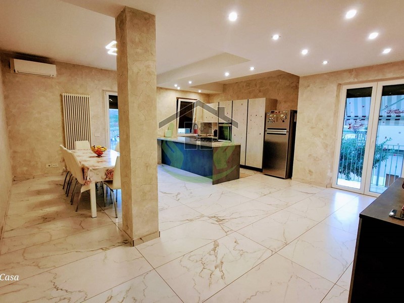 Quadrilocale in Vendita a Monsampolo del Tronto, 210'000€, 180 m²