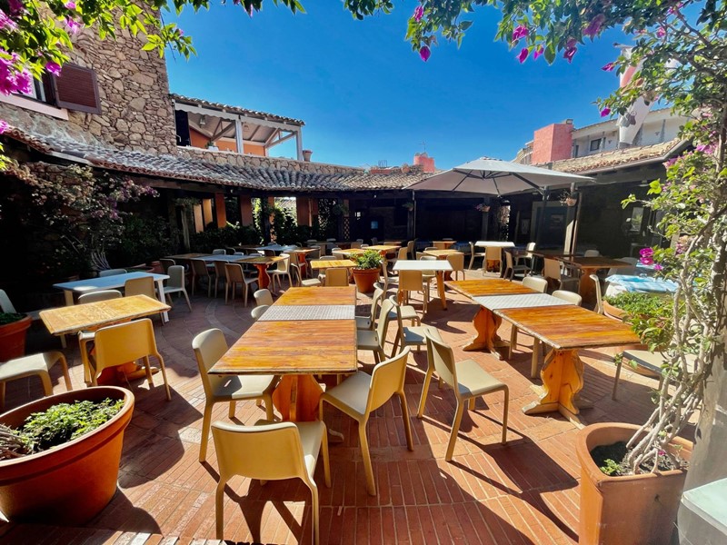 Attività commerciale in Vendita a Golfo Aranci, 620'000€, 250 m²