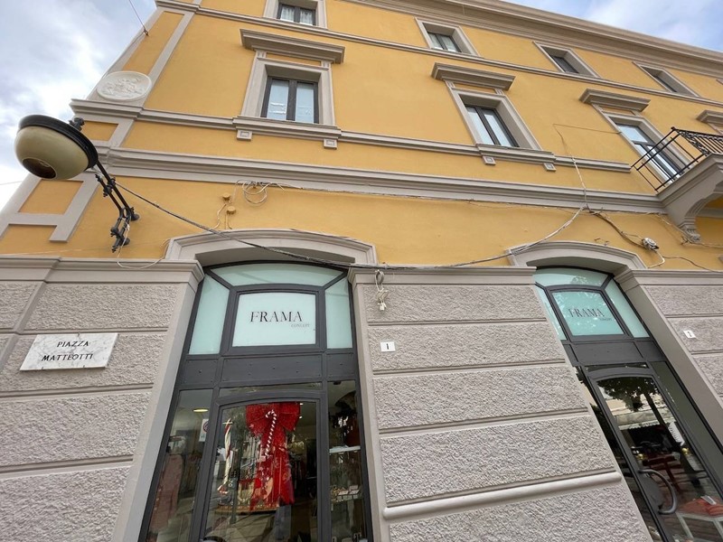 Ufficio in Affitto a Olbia, 1'200€, 134 m²