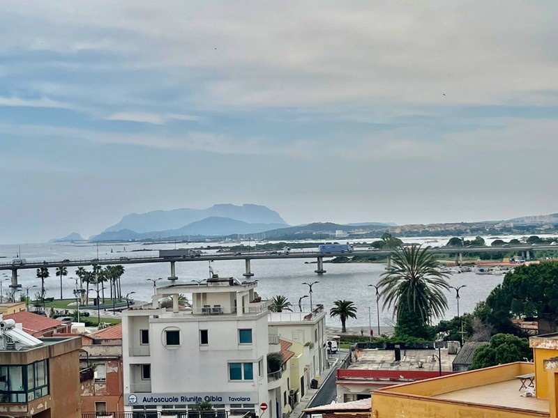 Appartamento in Vendita a Olbia, 2'000'000€, 1300 m², con Box