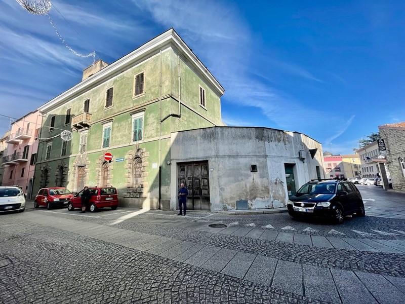 Immobile commerciale in Vendita a Buddusò, 60'000€, 120 m²