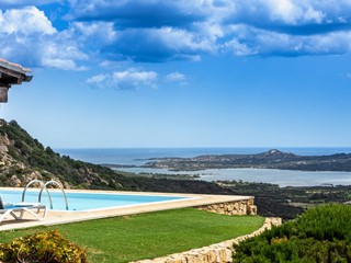 Villa in Vendita a Olbia, 1'750'000€, 315 m²