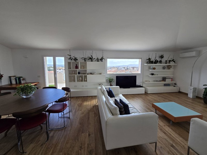 Attico in Vendita a Olbia, 1'200'000€, 310 m²