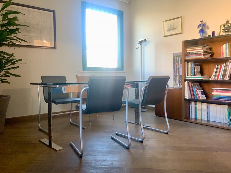 Ufficio in Affitto a Buti, 650€, 60 m²