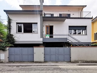Casa Indipendente in Vendita a Pontedera, 378'000€, 205 m²