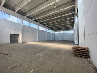 Capannone in Vendita a Pontedera, 357'000€, 1180 m²