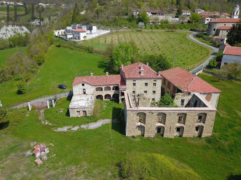 Rustico in Vendita a Serole, 230'000&euro;, 1200 m²
