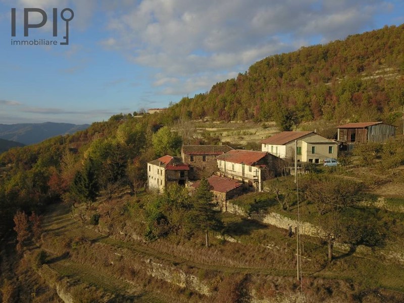 Rustico in Vendita a Cortemilia, 180'000€, 600 m²