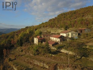 Rustico in Vendita a Cortemilia, 180'000€, 600 m²