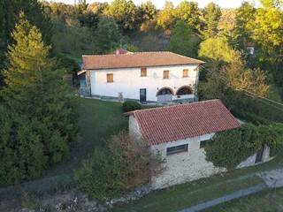 Villa in Vendita a Piana Crixia, 225'000€, 300 m²