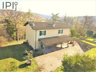 Villa in Vendita a Piana Crixia, 285'000€, 180 m²