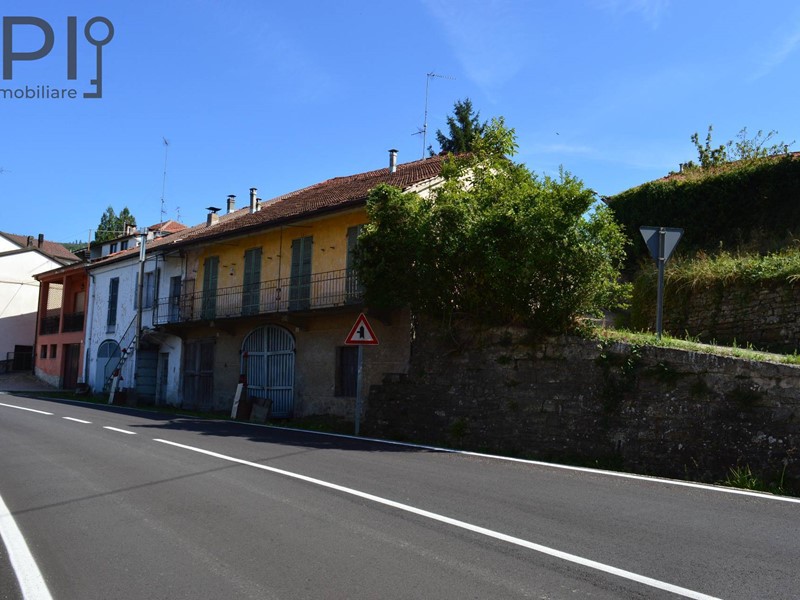 Casa Semi Indipendente in Vendita a Gorzegno, 40'000€, 200 m²