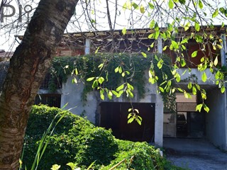 Casa Semi Indipendente in Vendita a Gorzegno, 40'000€, 180 m²