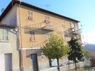 Casa Semi Indipendente in Vendita a Cosseria, 180'000€, 480 m², con Box