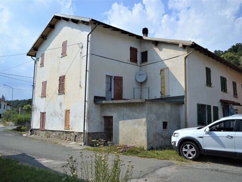 Casa Semi Indipendente in Vendita a Pareto, 70'000€, 250 m²