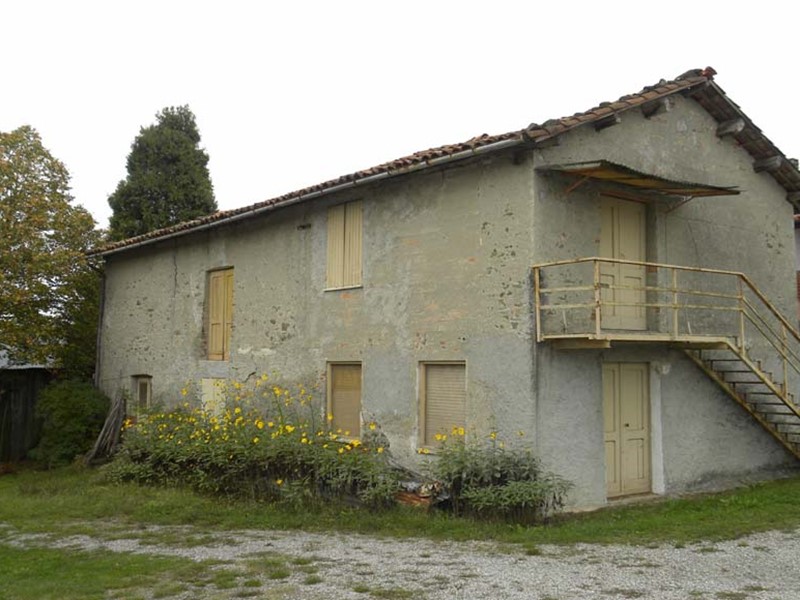 Casa Semi Indipendente in Vendita a Pareto, 70'000€, 200 m²