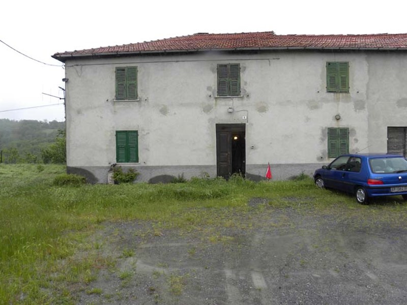 Casa Semi Indipendente in Vendita a Pareto, 79'000€, 220 m²