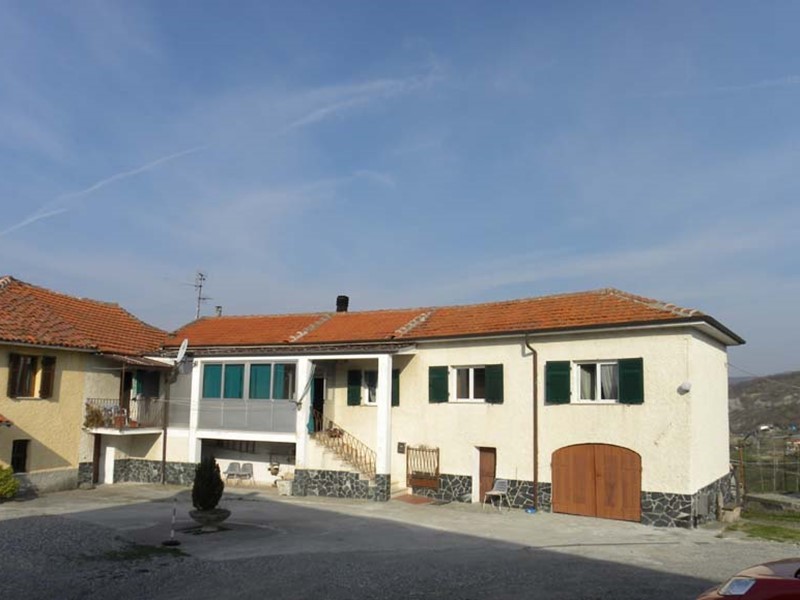 Casa Semi Indipendente in Vendita a Piana Crixia, 120'000€, 200 m²