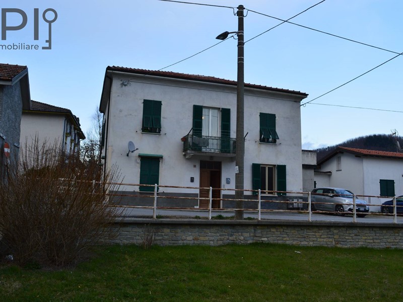 Casa Semi Indipendente in Vendita a Pallare, 95'000€, 200 m²