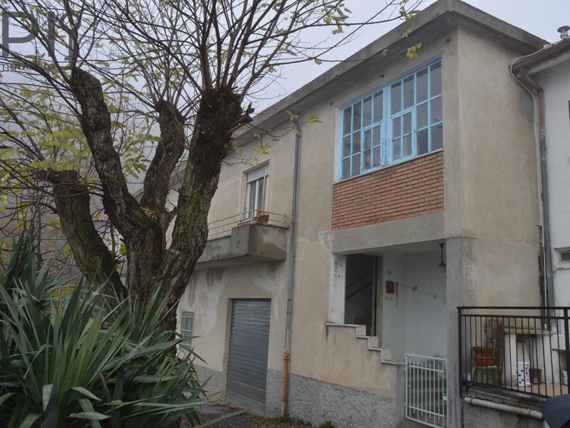 Casa Semi Indipendente in Vendita a Cairo Montenotte, 40'000€, 160 m²