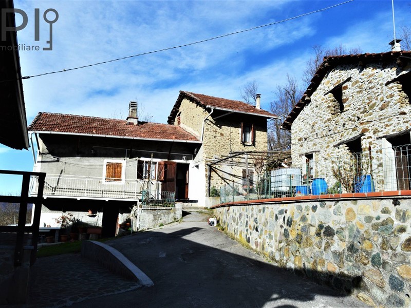 Casa Indipendente in Vendita a Dego, 60'000€, 120 m²