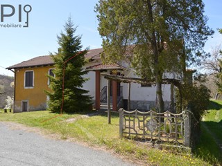 Rustico in Vendita a Spigno Monferrato, 95'000€, 300 m²
