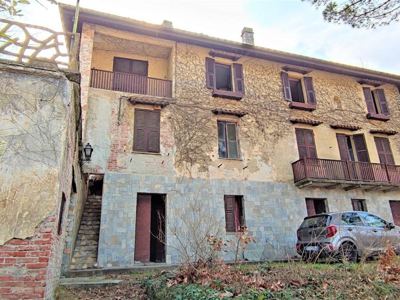 Casa Indipendente in Vendita a Spigno Monferrato, 180'000€, 250 m²