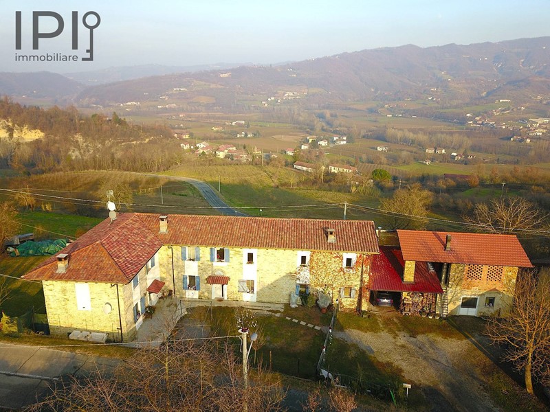Rustico in Vendita a Denice, 350'000€, 400 m²