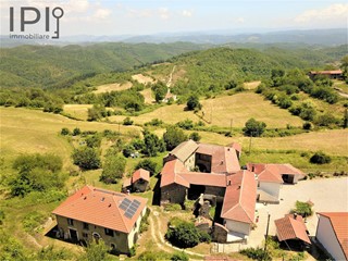 Rustico in Vendita a Dego, 180'000€, 450 m²