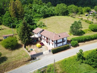 Villa in Vendita a Bistagno, 180'000€, 300 m²