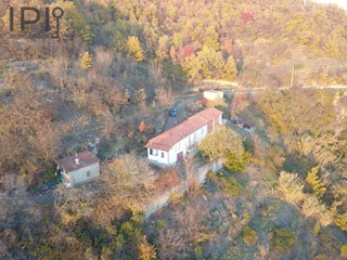 Rustico in Vendita a Mombaldone, 125'000&euro;, 200 m²