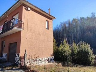 Casa Indipendente in Vendita a Cosseria, 160'000€, 200 m²