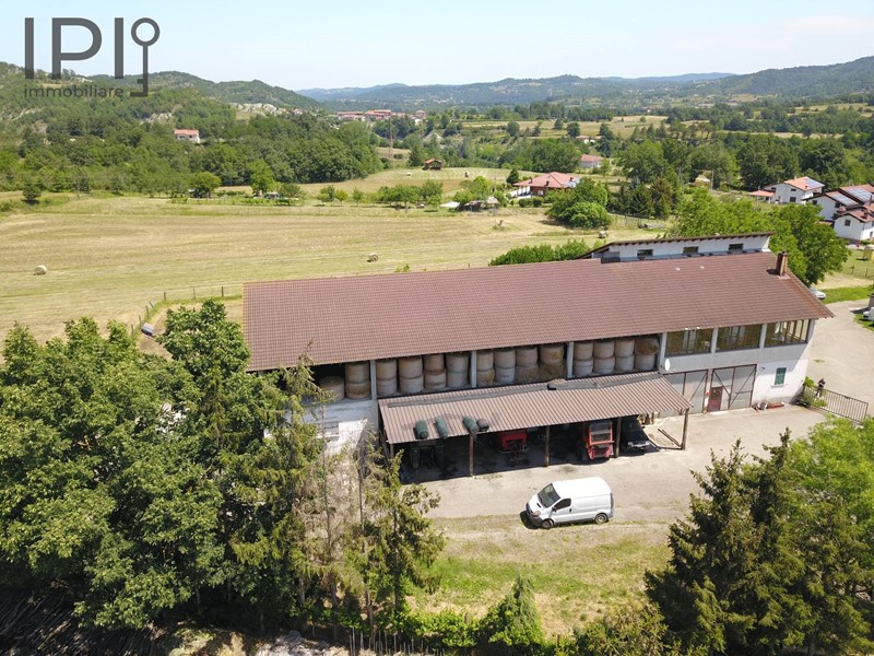Rustico in Vendita a Cairo Montenotte, 190'000€, 900 m²
