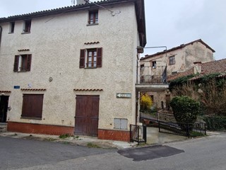 Casa Semi Indipendente in Vendita a Cairo Montenotte, 110'000€, 220 m²