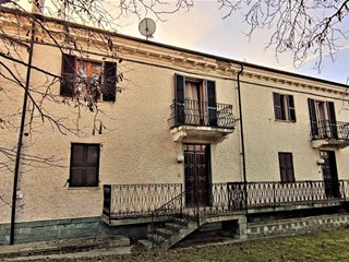 Villa in Vendita a Sessame, 230'000&euro;, 650 m²